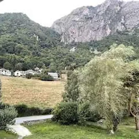 Spacious Alpine 3-bedroom Pyrenees アパート